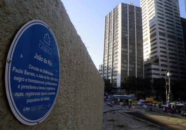Placa do Circuito da Diversidade em homenagem a João do Rio - Marcos de Paula / Prefeitura do Rio