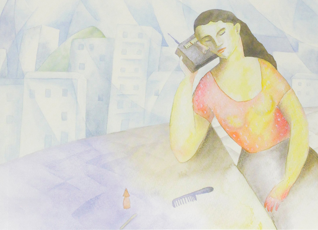 Arte com uma mulher sentada ao lado de uma mesa segurando um rádio de pilha na mão que está encostado em seu rosto (divulgação)