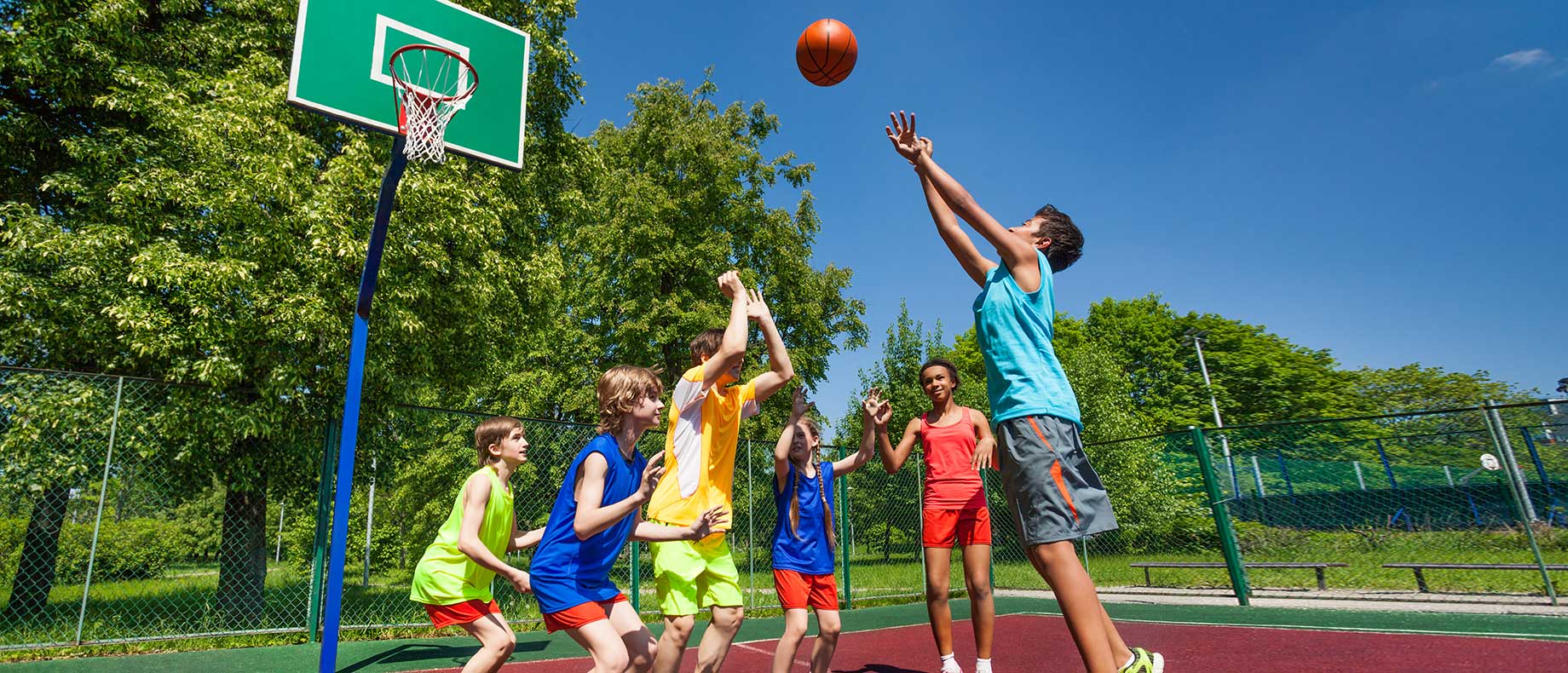 Projeto 'Espaços Abertos' toma esporte como meio de interação entre  crianças e jovens