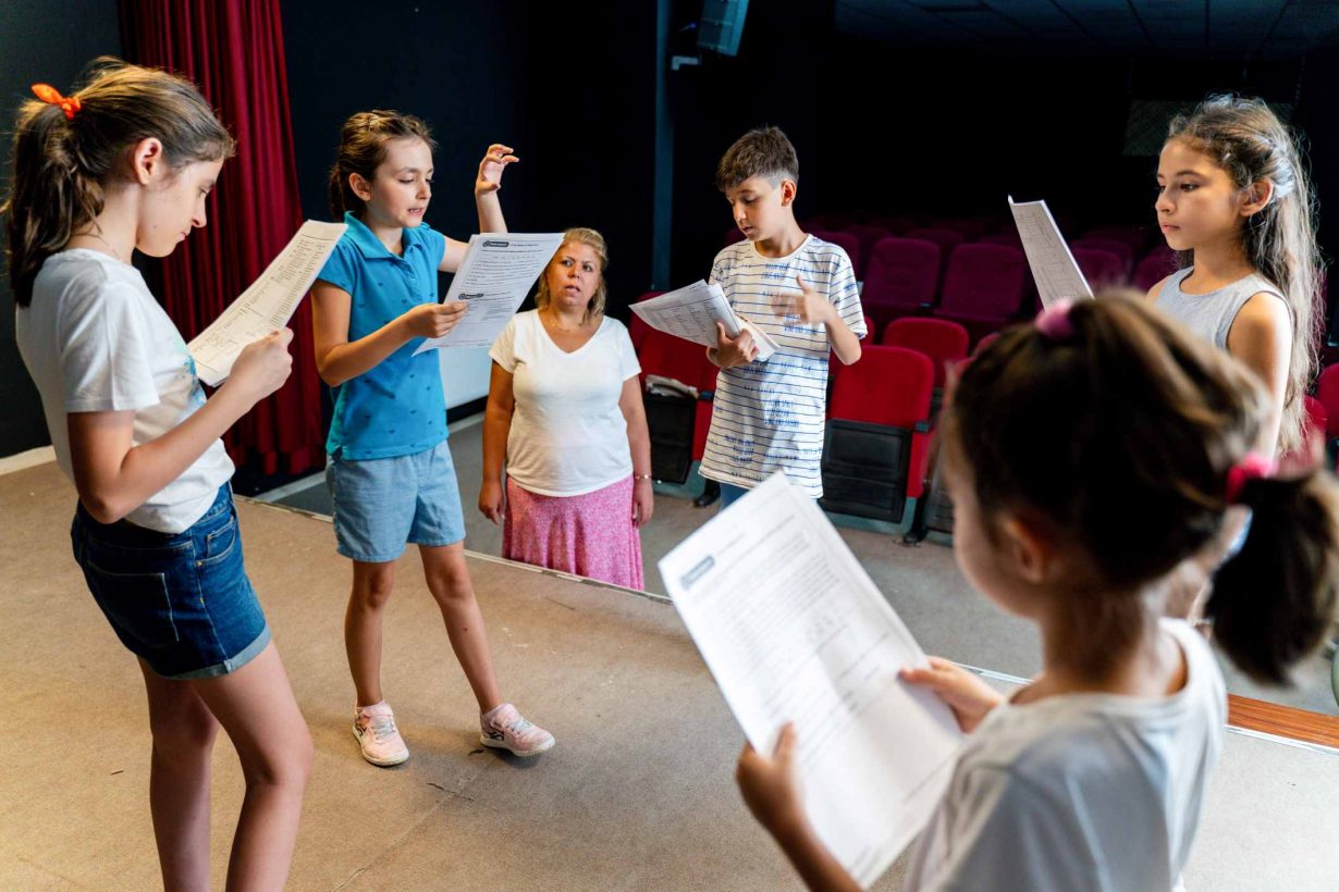 11 jogos do teatro do oprimido para aplicar em sala de aula